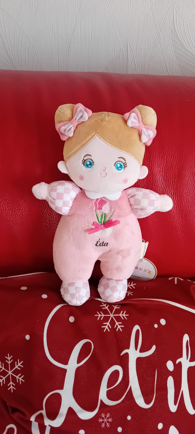 Customer photo review of Poupée en peluche personnalisée (27 cm) et coffret cadeau en option