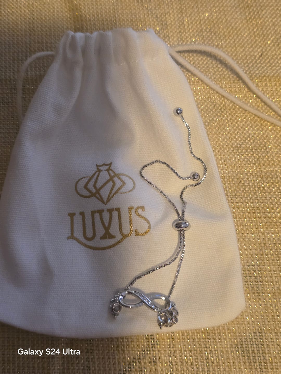 Customer photo review of Amour à l'infini - Bracelet en argent sterling