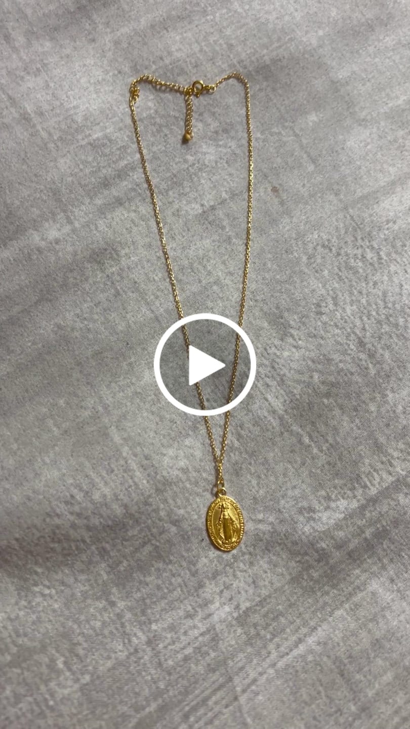 Customer video review of Collar Virgen María