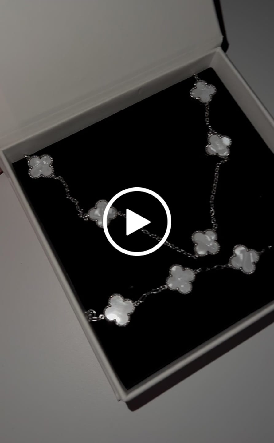 Customer video review of Set Bratara + Colier Argintiu Flower