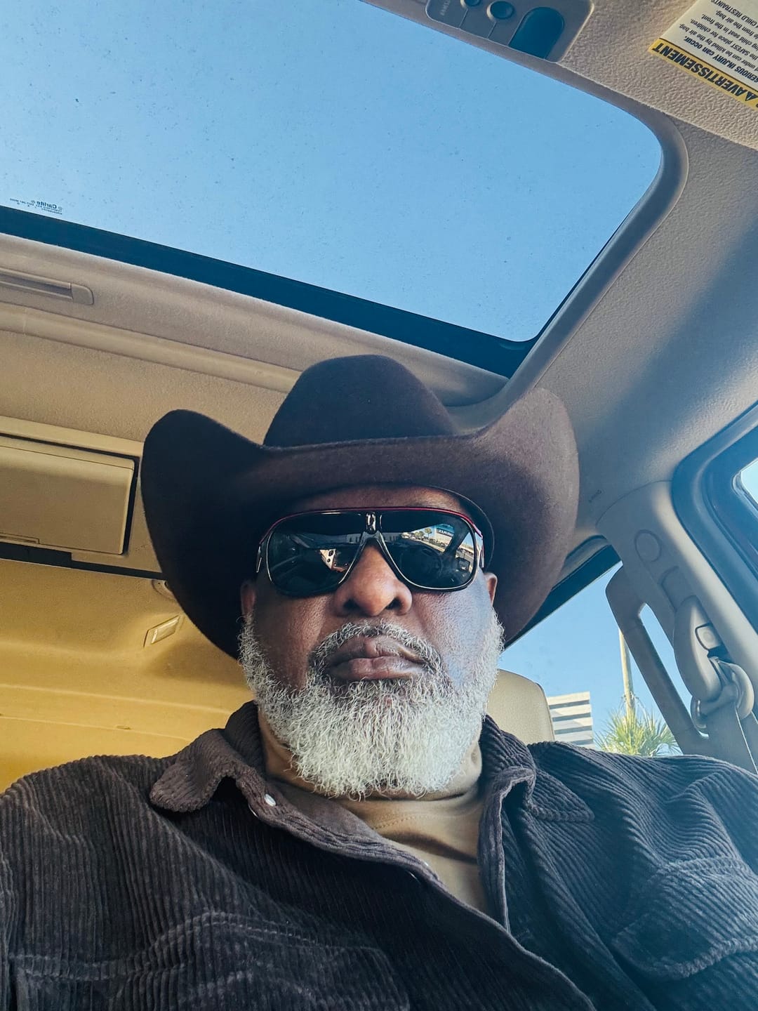 Customer photo review of Twister Men's Dallas Chocolate Felt Cowboy Hat T7101047