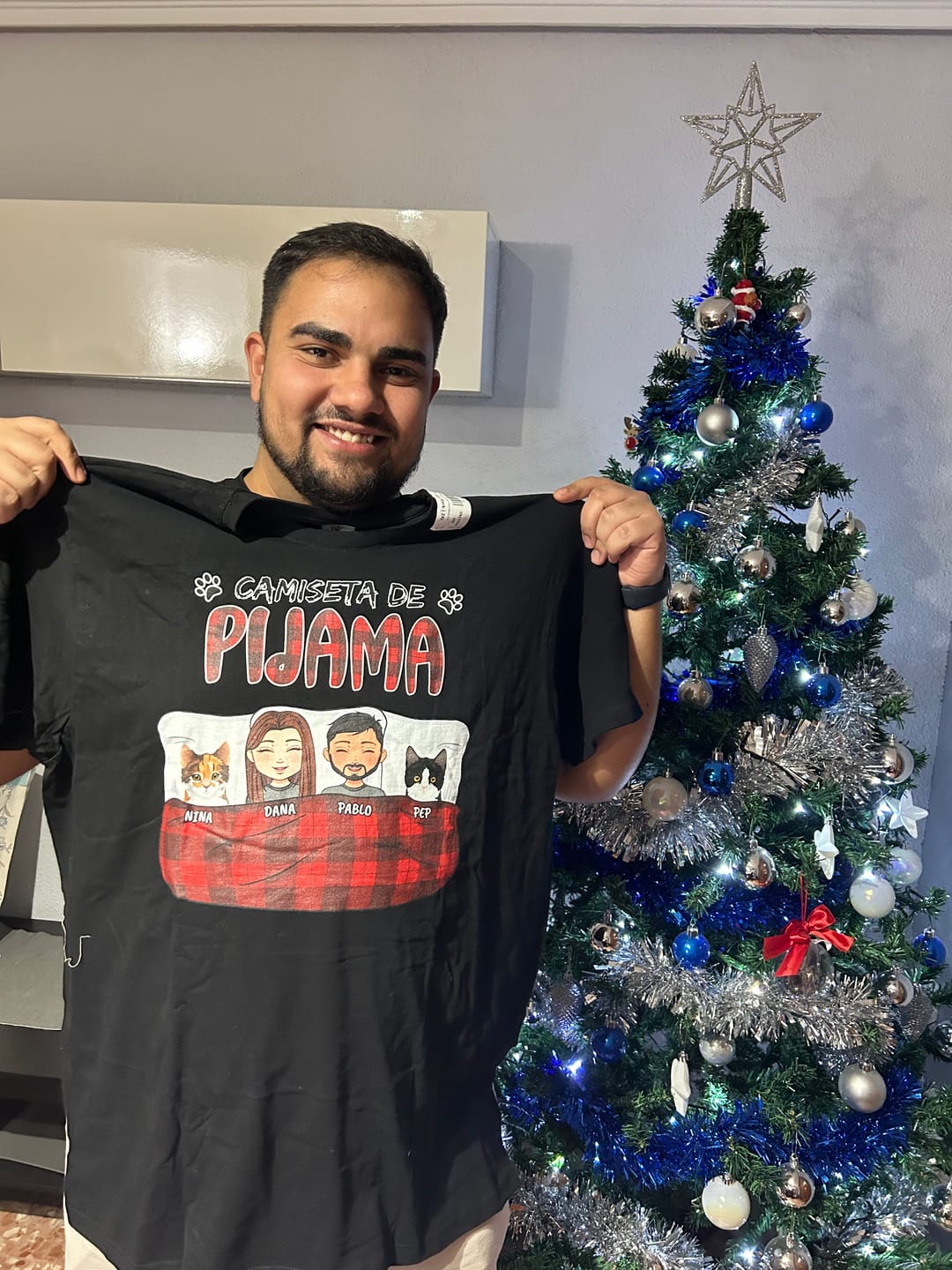 Customer photo review of Nuestra camiseta de pijama - Camiseta personalizada