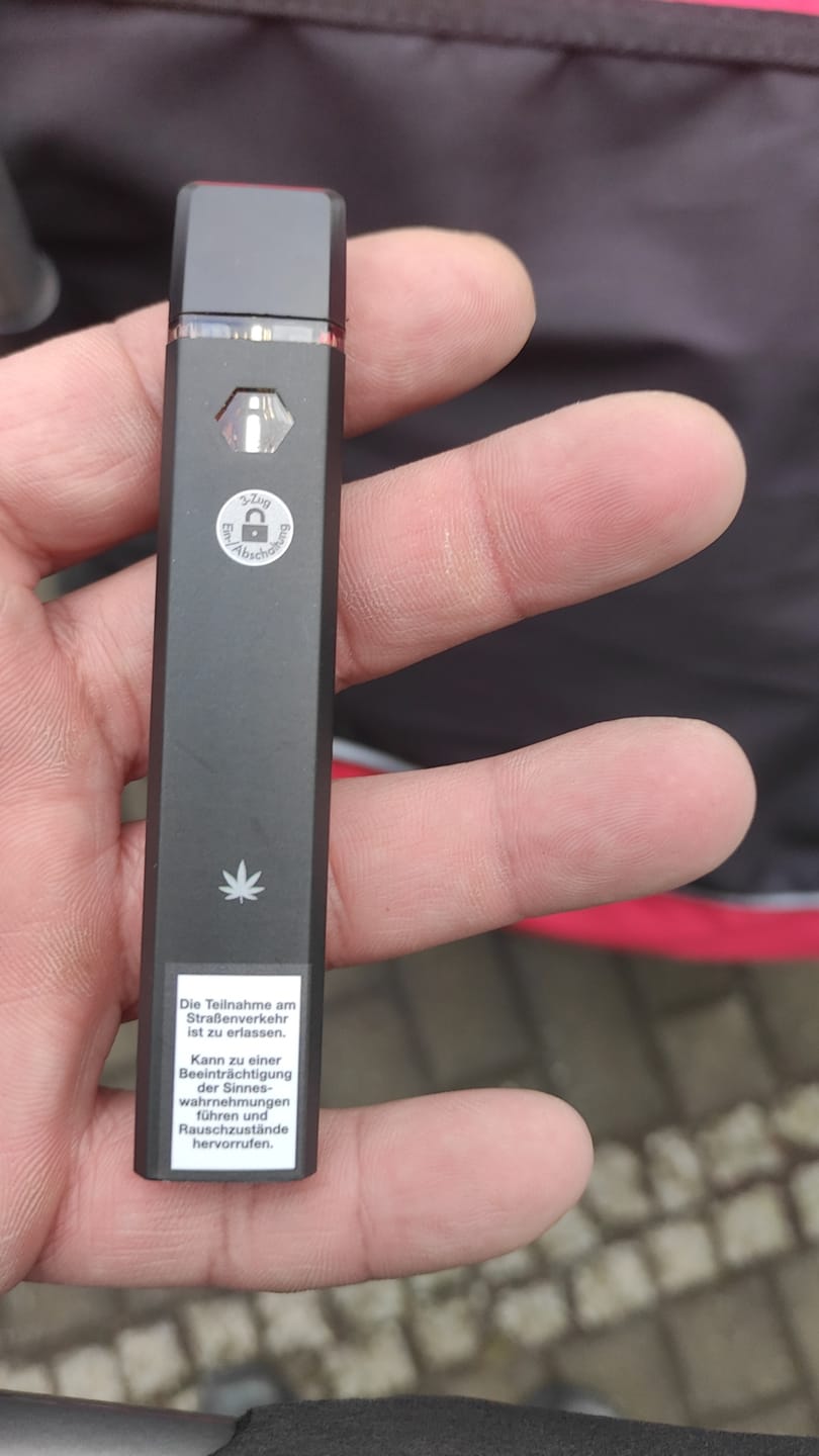 Customer photo review of 4 Blockz H2 Vape Berry Kush - 1ml