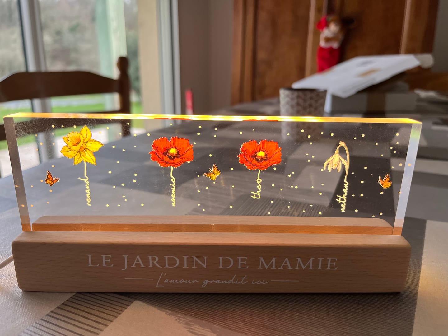 Customer photo review of Le Jardin de Mamie - Plaque LED acrylique personnalisée avec fleurs pour Maman et Mamie