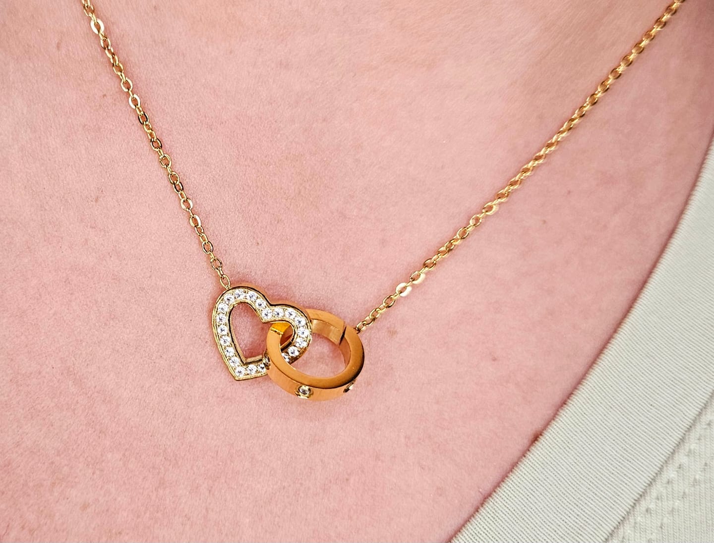 Customer photo review of Infinity Love Kette | 18K vergoldet