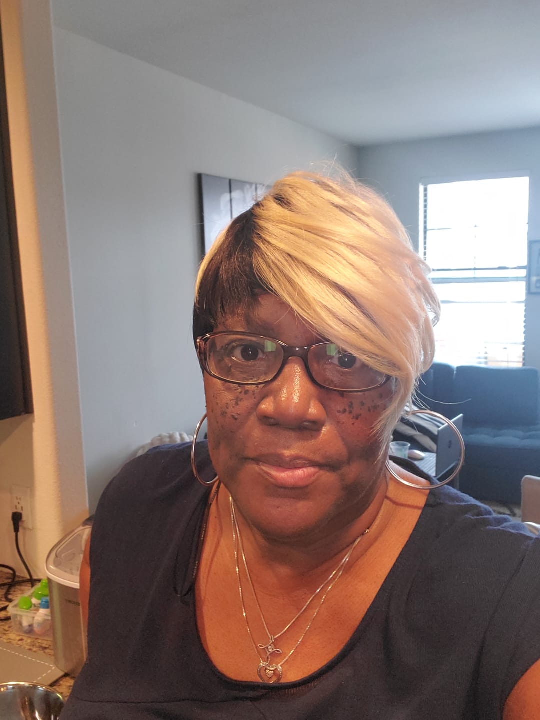 Customer photo review of Freetress Equal Synthetic Hair Full Wig - CHARLIE