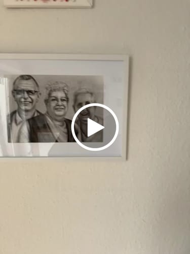 Customer video review of Portrait Zeichnen Lassen - Portraitzeichnungen vom Foto als Geschenk - Auftragsmalerei