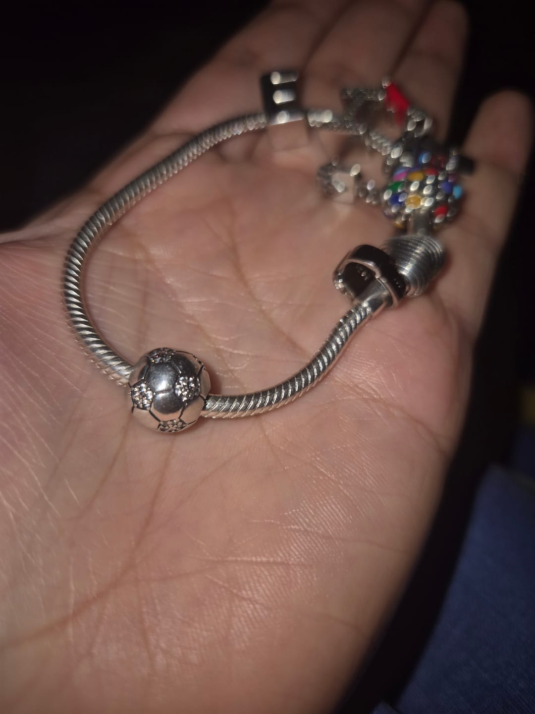 Customer photo review of Charm Balón de Fútbol Plateado