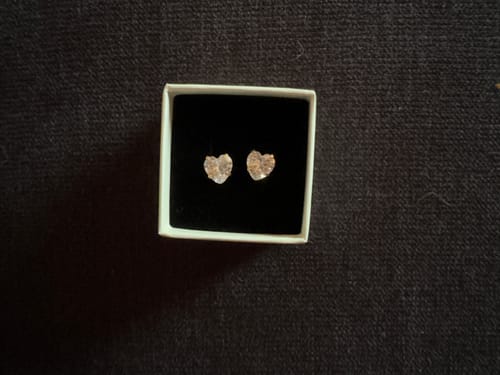 Customer photo review of Heart Dainty Ohrstecker