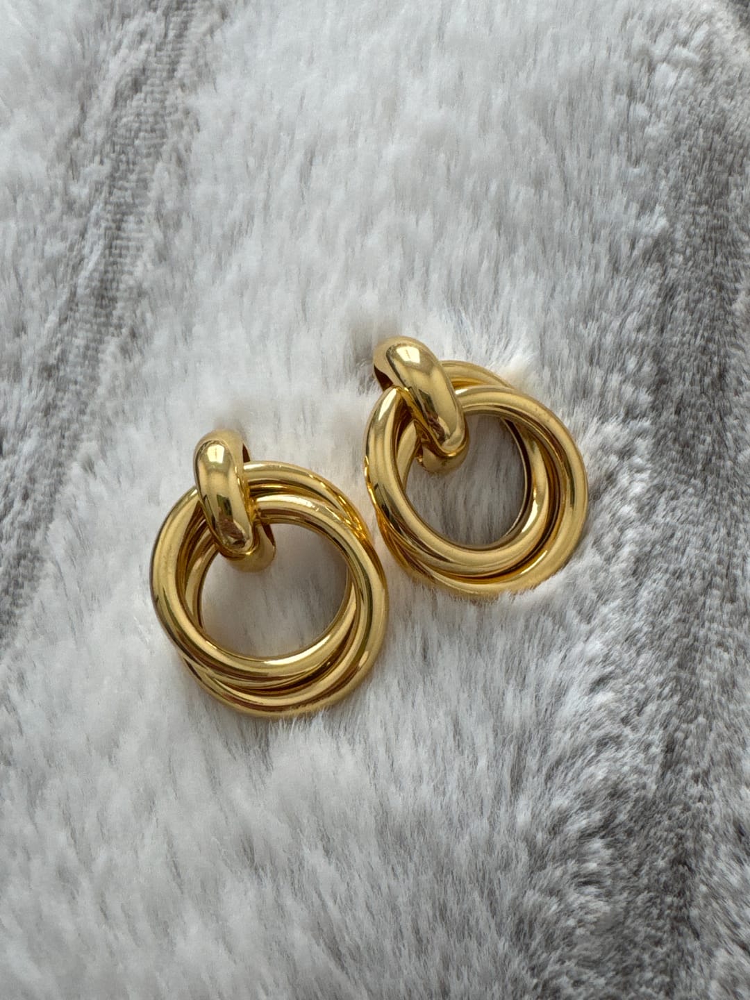Customer photo review of Par Arete Circulo Enlazado
