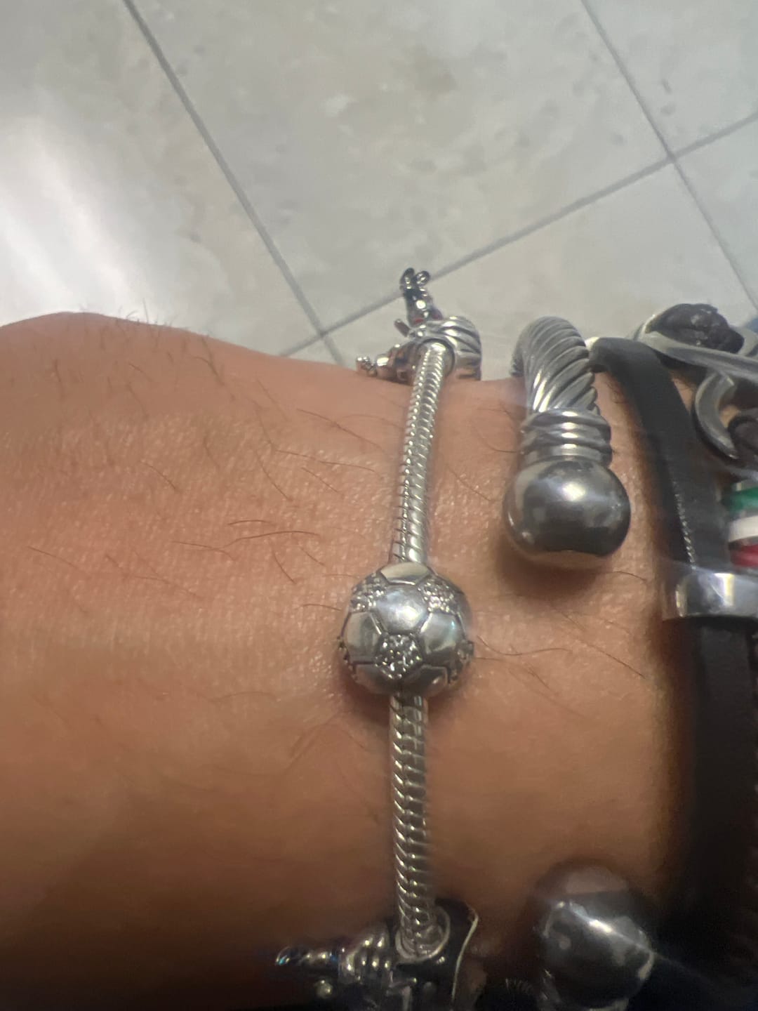 Customer photo review of Charm Balón de Fútbol Plateado