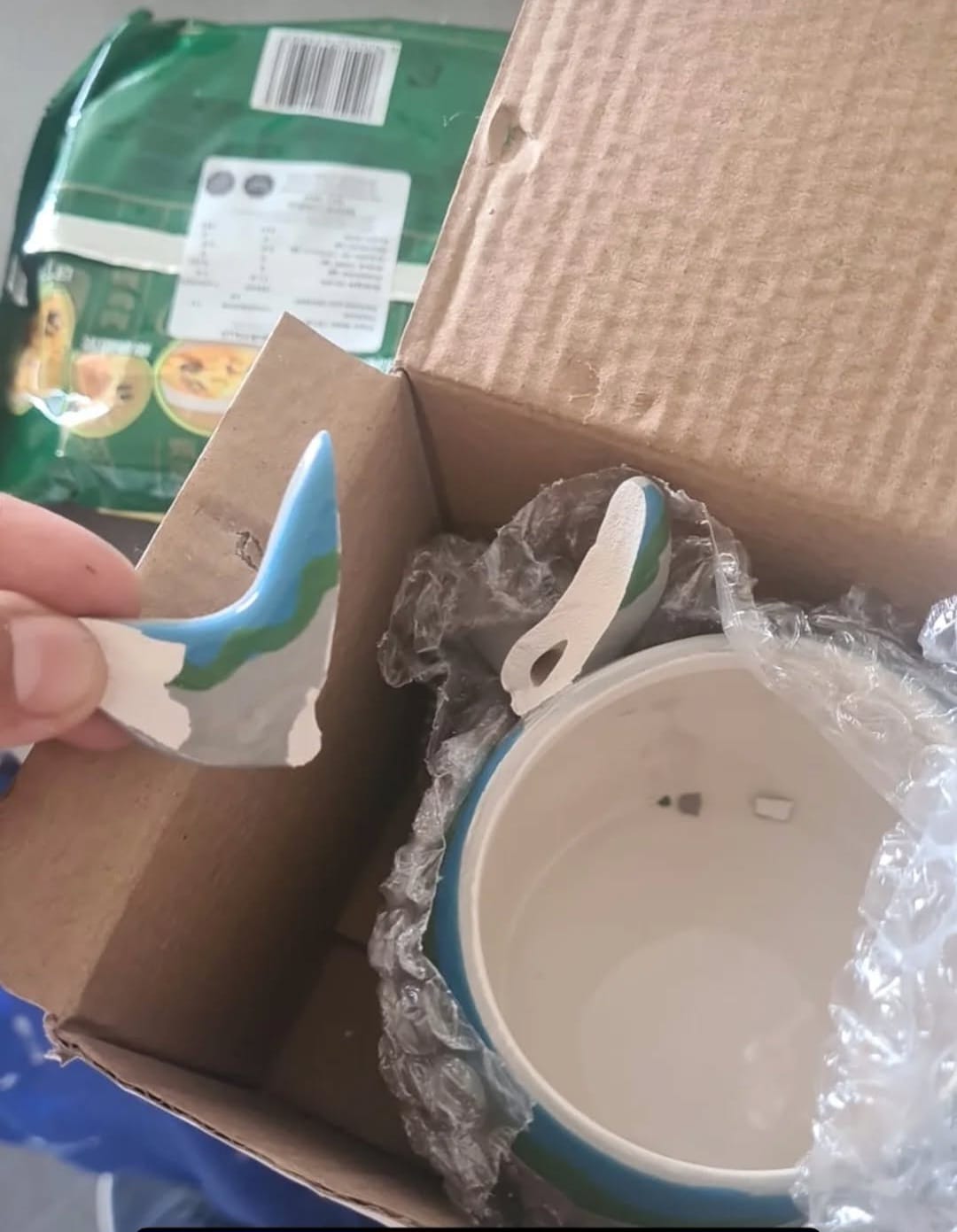 Customer photo review of Taza Ballena Kawaii Con Caja Temática