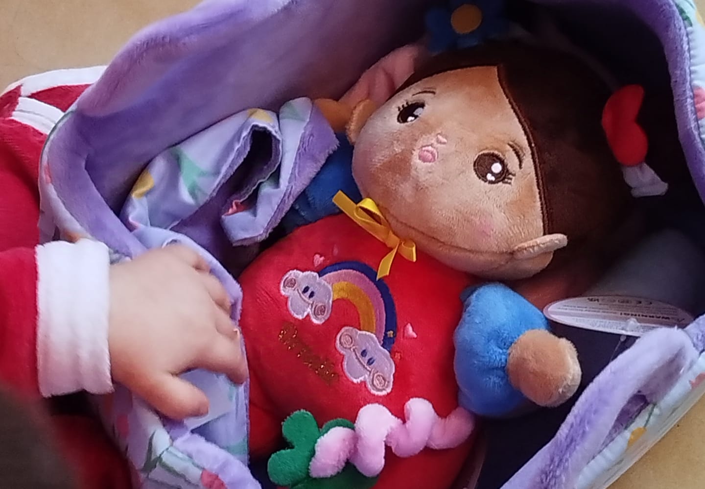 Customer photo review of Mini Personnalisée Poupée en Peluche avec Yeux Ouverts dans Teint Brun& Ensemble-cadeau