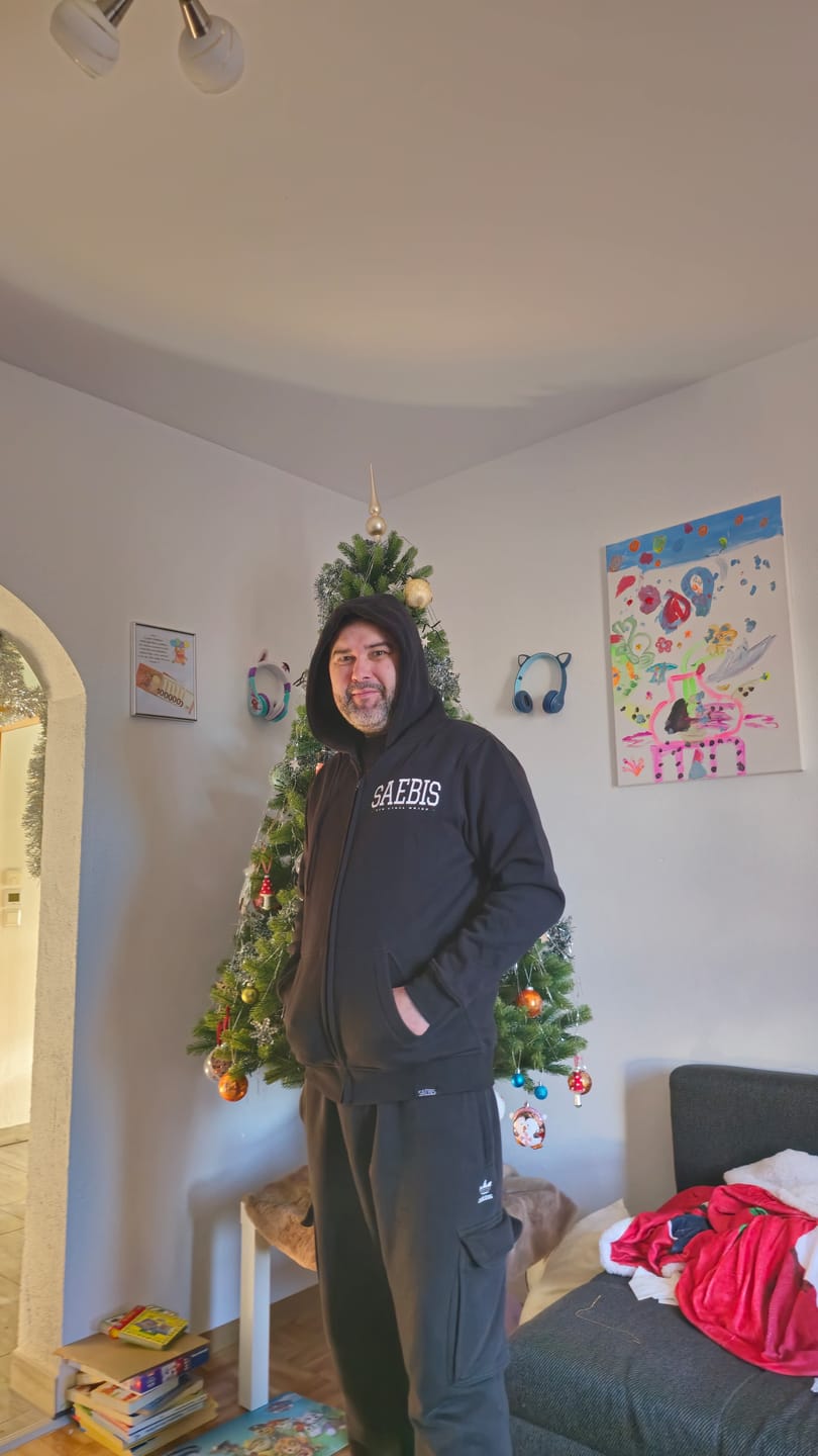 Customer photo review of SAEBIS® Herren Winter-Paket bestehend aus Ribbed Beanie | Lifestyle Zip Hoodie | Socken weiß