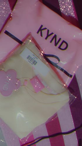 Customer photo review of Winter Buttercup Balloon Sleeve Pullover