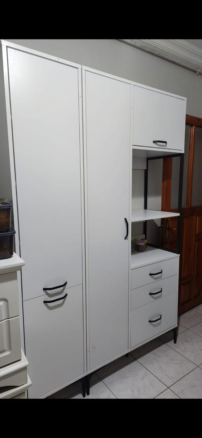 Customer photo review of Rani JE118 Çok Amaçlı Dolap 4 Kapaklı 3 Çekmeceli Kiler Mutfak Dolabı Beyaz