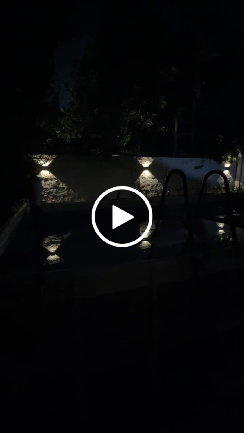 Customer video review of Apliqué Cuadrado Solar - Ajustable IP65 Luz Cálida/Fría