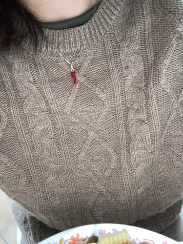 Customer photo review of Collana Mano Corna Smaltato Azzurro Polvere