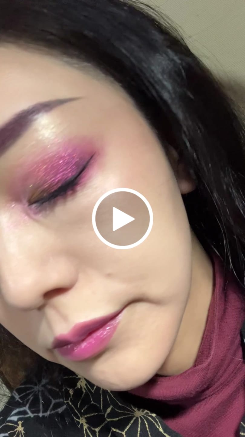 Customer video review of Skullz & Roses Metallic Multichrome Eyeshadow Palette ( IN STOCK )