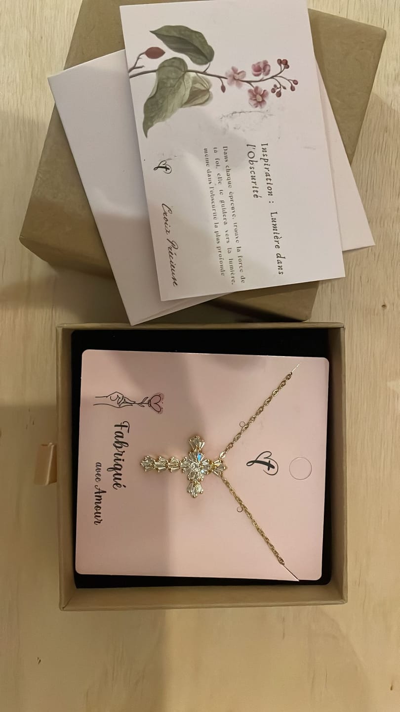 Customer photo review of Collier Croix Zirconium