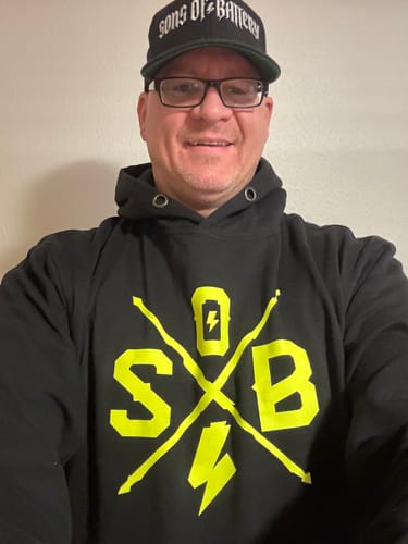 Customer photo review of Cross Flash - Neongelb -Men’s Premium Hoodie