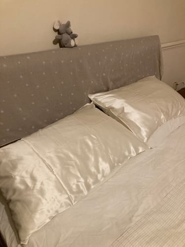 Customer photo review of White 22 Momme Mulberry Silk Pillowcase
