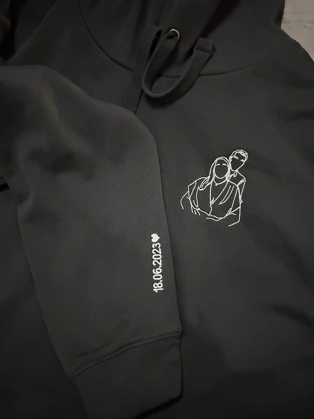 Customer photo review of Hoodie Retrato Line Art Personalizável