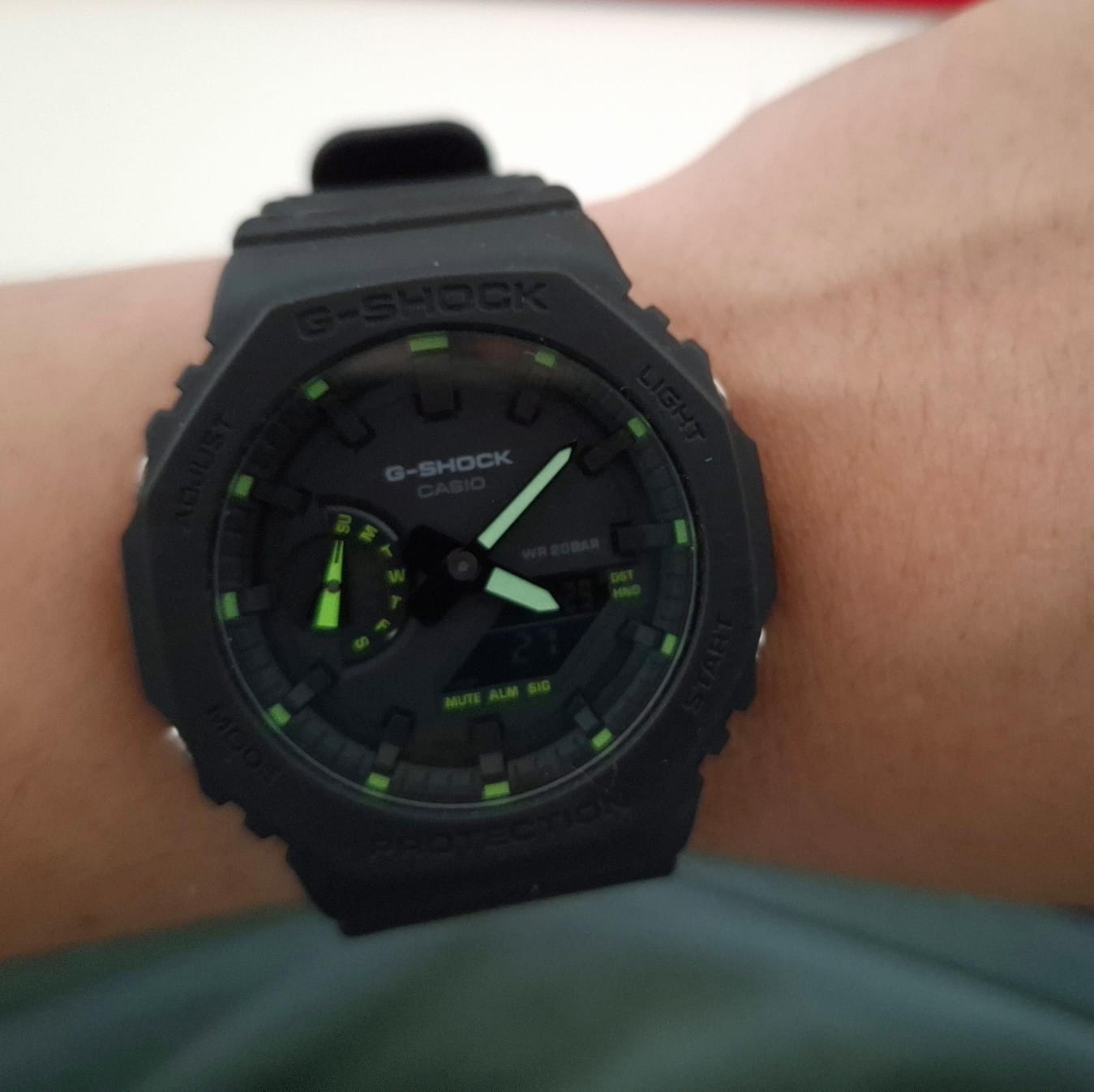 Customer photo review of Reloj Casio G-Shock Royal Oak "Casioak" GA-2100-1A3DR NEON ACCENT Negro