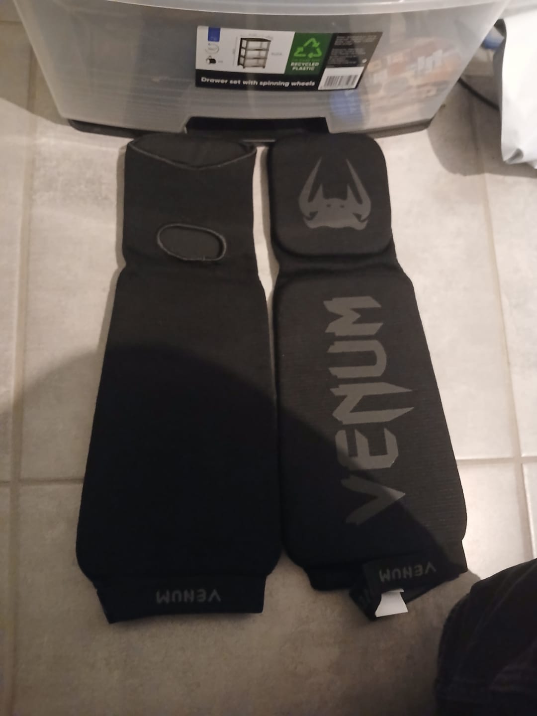 Customer photo review of Venum Kickboks Scheenbeschermers Kontact - Zwart/Zwart