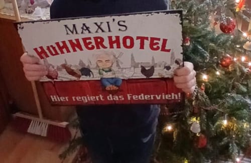 Customer photo review of Personalisiertes Gartenschild mit Hühner Motiv