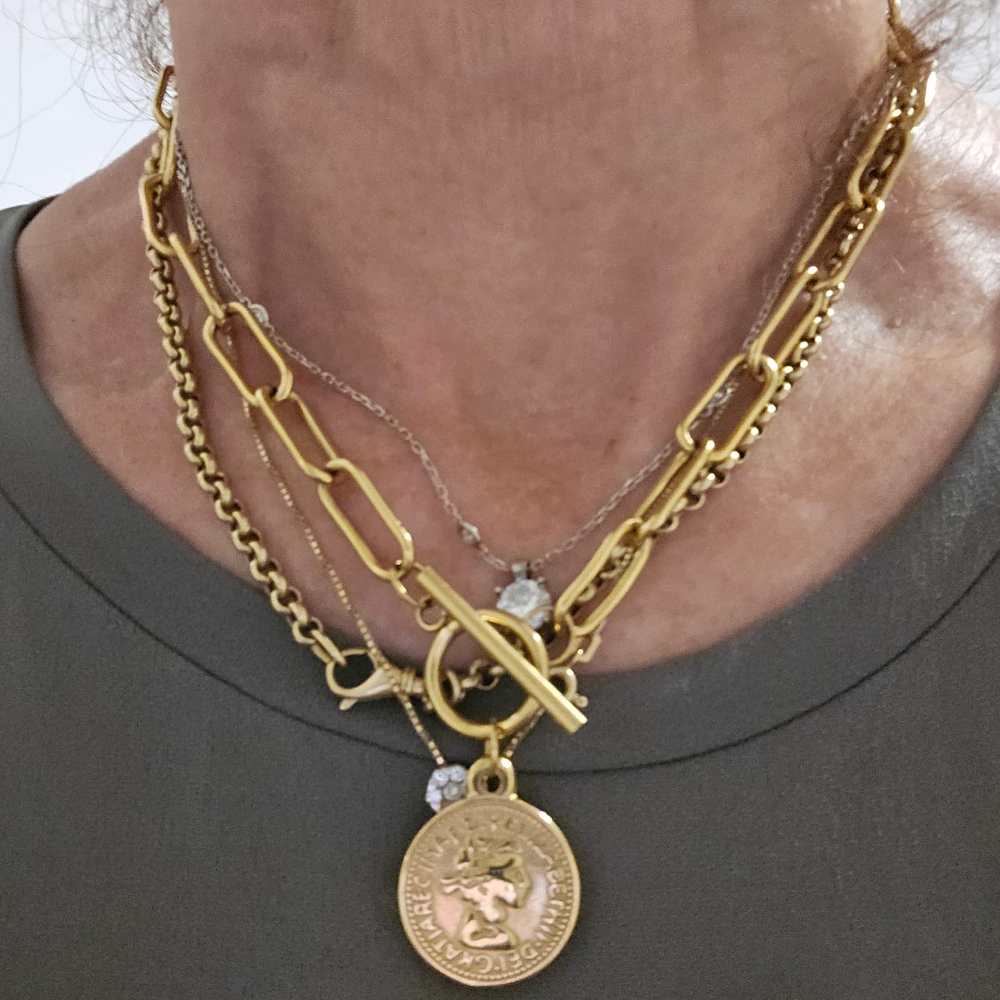 Customer photo review of Colar New York Cents Banhado em Ouro 18K