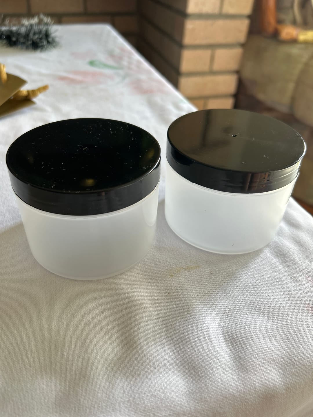 Customer photo review of 250 g Cosmetic Jar (85 mm neck) - Natural with Black Lid