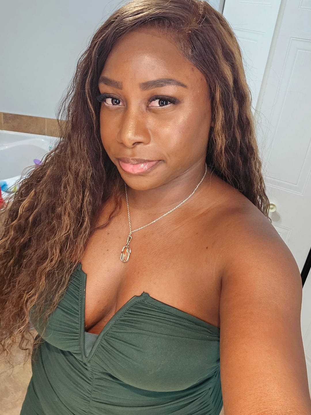 Customer photo review of Designer Nessy - 5x5 HD lace - Medium - Virgin Elite