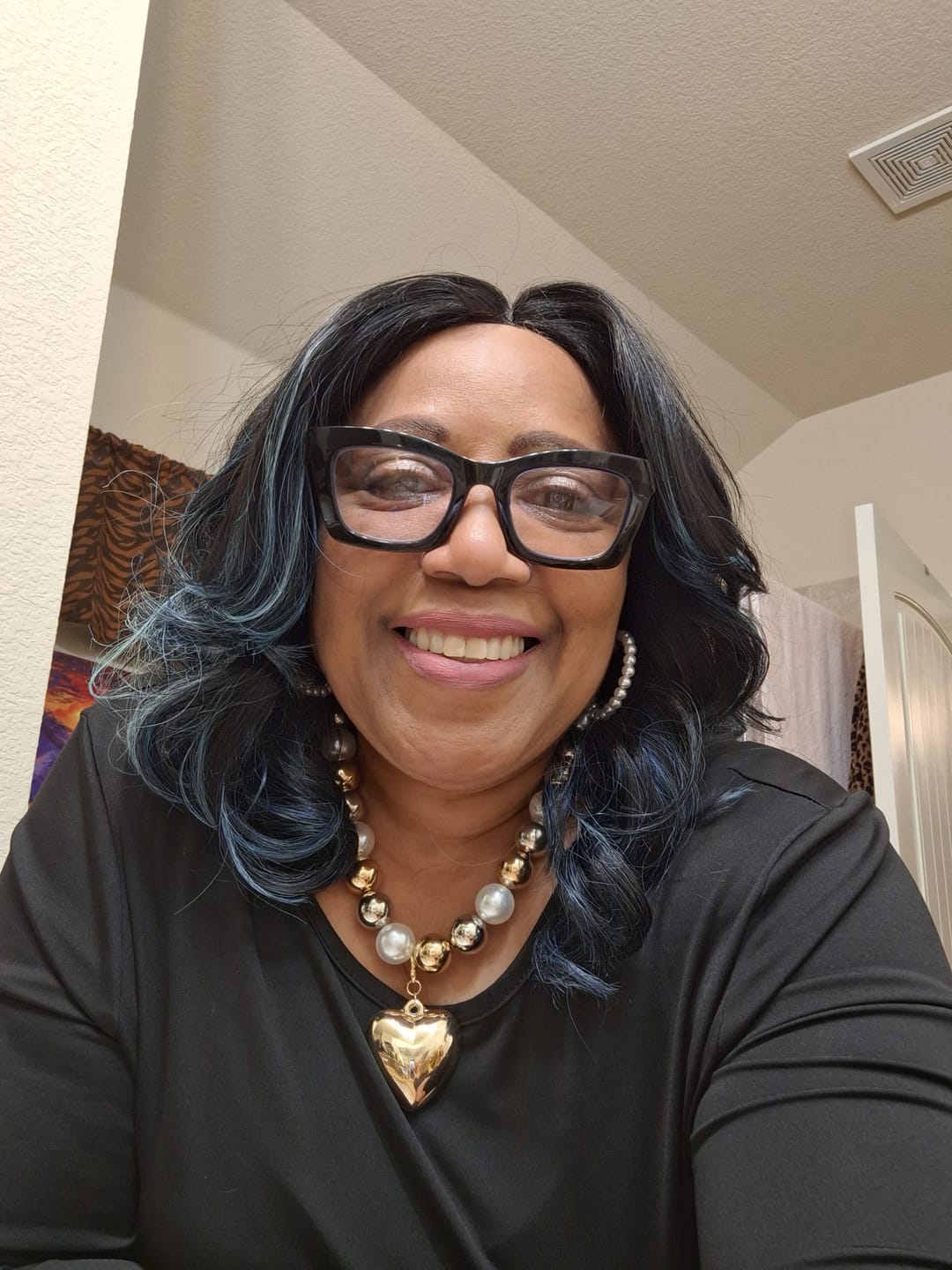Customer photo review of Outre Synthetic I Part Swiss Lace Front Wig - STEVIE