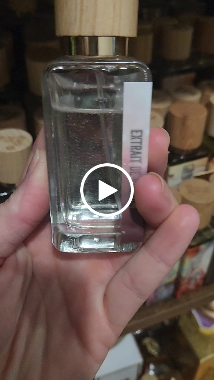 Customer video review of Musky Marshmallow
