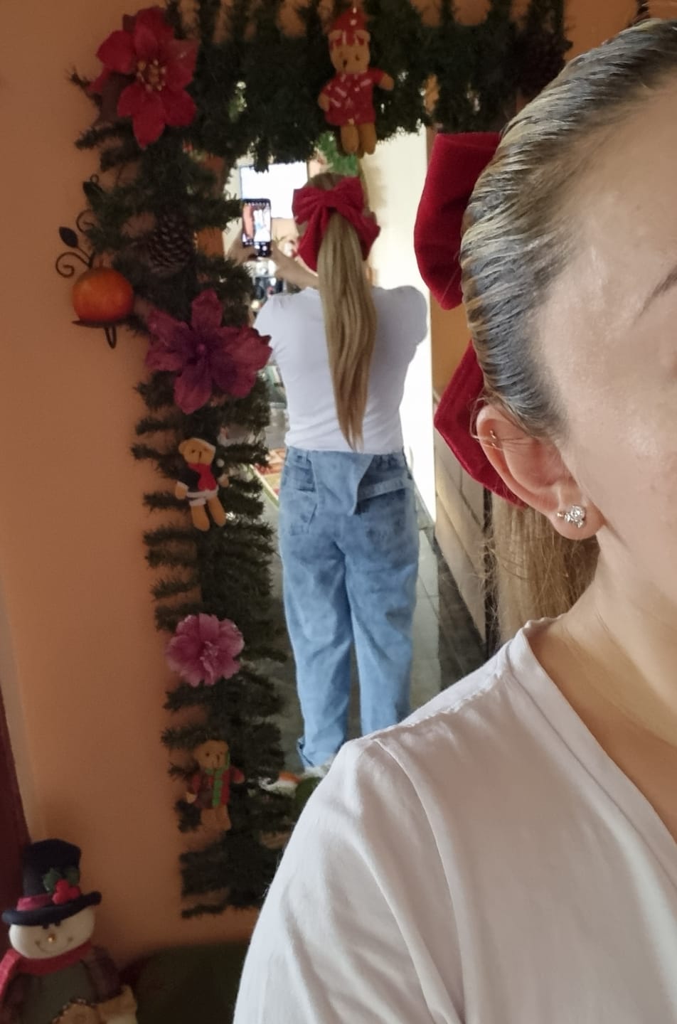 Customer photo review of Moño - Large Red Bow