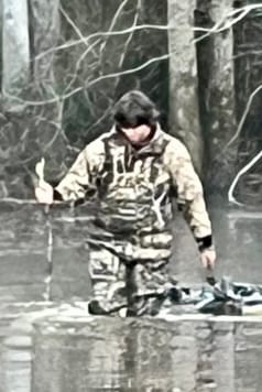 Customer photo review of Seeker Insulated Duck Waterfowl Hunting 800 Gram 3M Thinsulate Neoprene Chest Waders