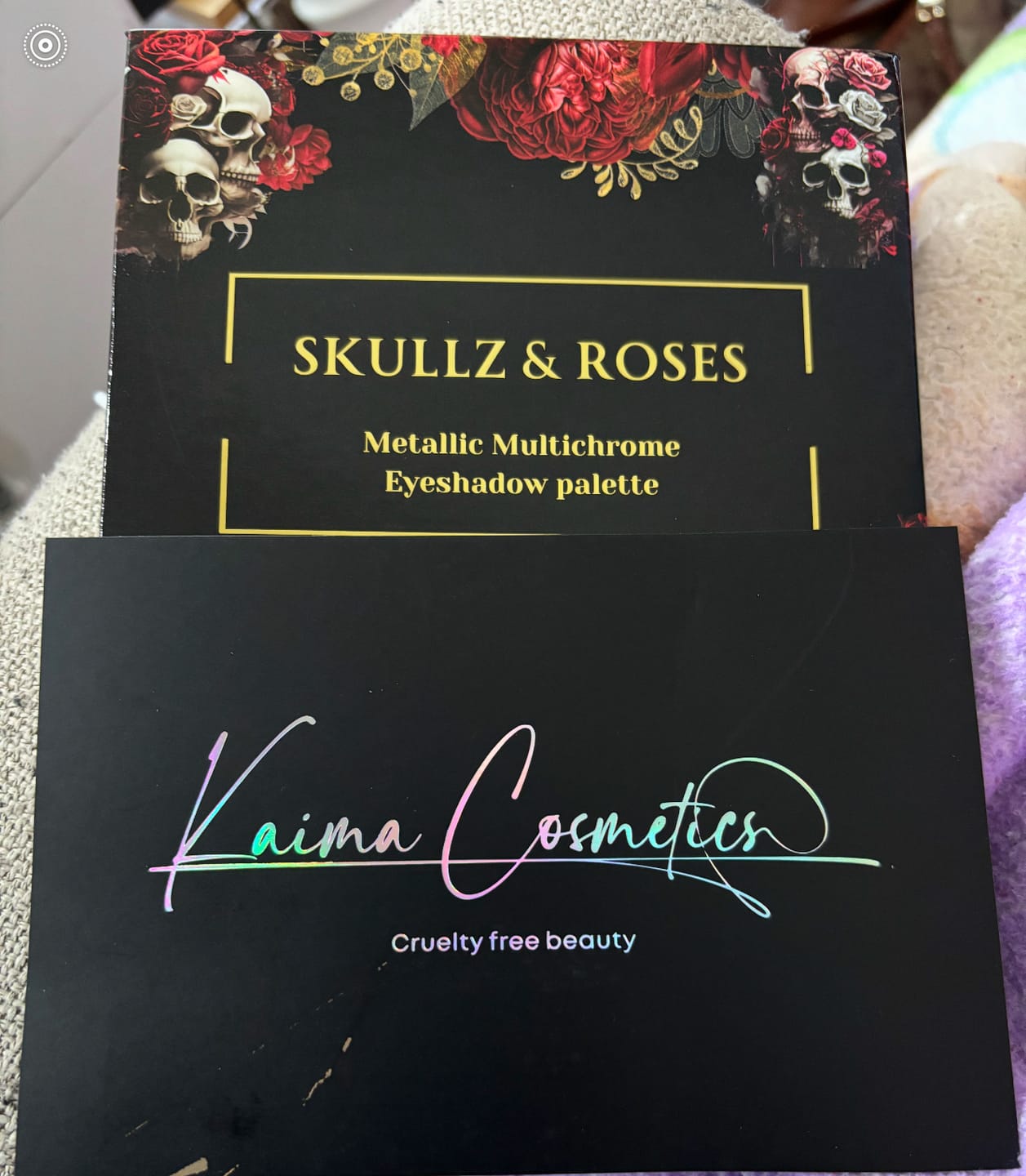 Customer photo review of Skullz & Roses Metallic Multichrome Eyeshadow Palette ( IN STOCK )