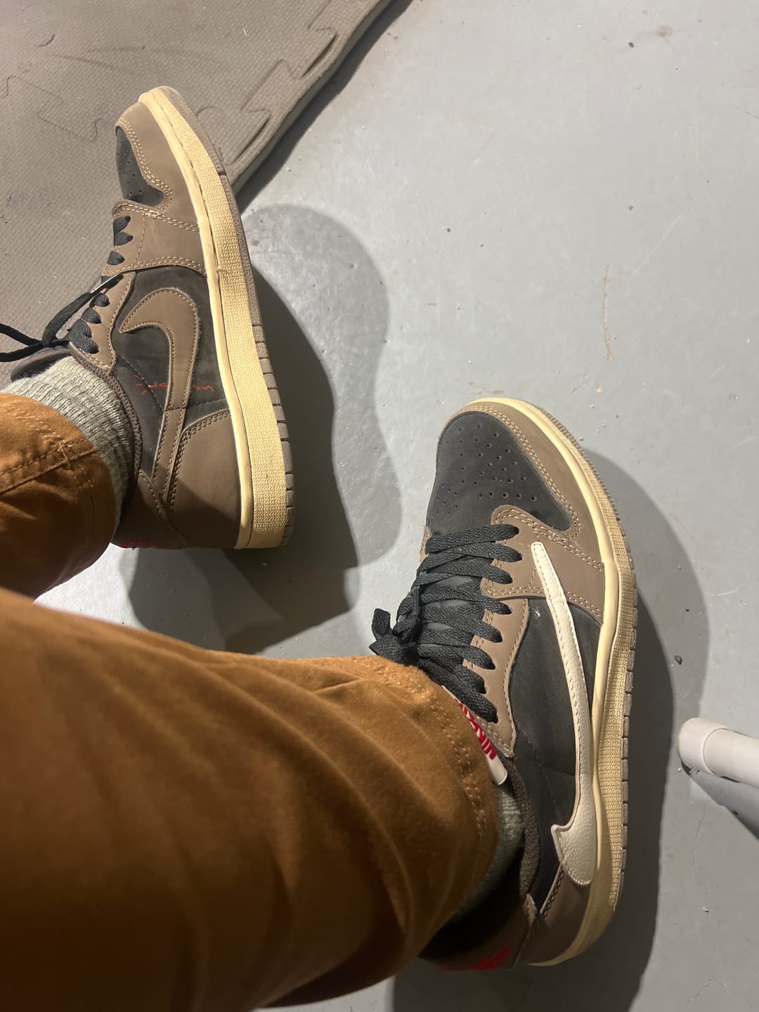 Carlos B. review of Travis Scott AJ1 Retro Low