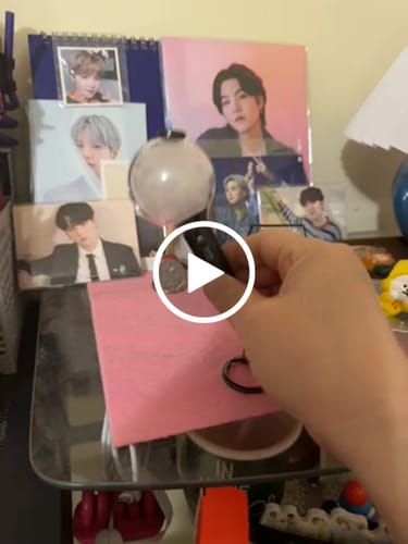 Customer video review of BTS OFFICIAL LIGHT STICK KEYRING SE