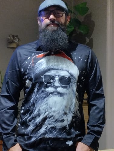 Customer photo review of Chemise à manches longues pour homme avec Père Noël cool pour les fêtes de Noël