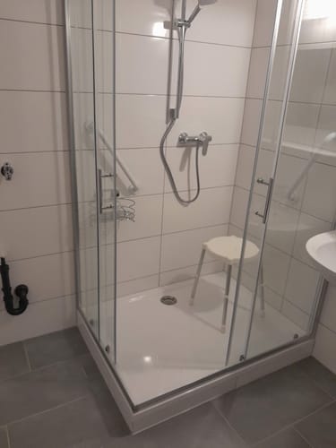 Customer photo review of SONNI Duschkabine Eckeinstieg Schiebetür ohne Duschtasse Ablaufgarnitur 70-120cm Höhe 185cm/195cm