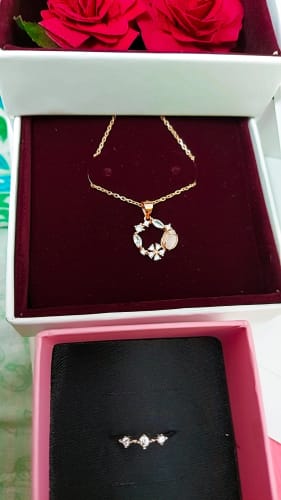 Customer photo review of Rose Gold Drop Wreath Pendant With Link Chain
