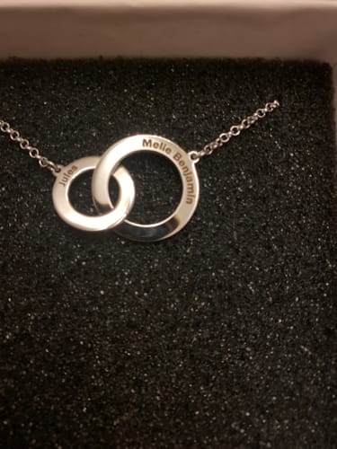 Customer photo review of Bracelet Anneaux Personnalisés - Le cadeau parfait pour l'un de vos proches !