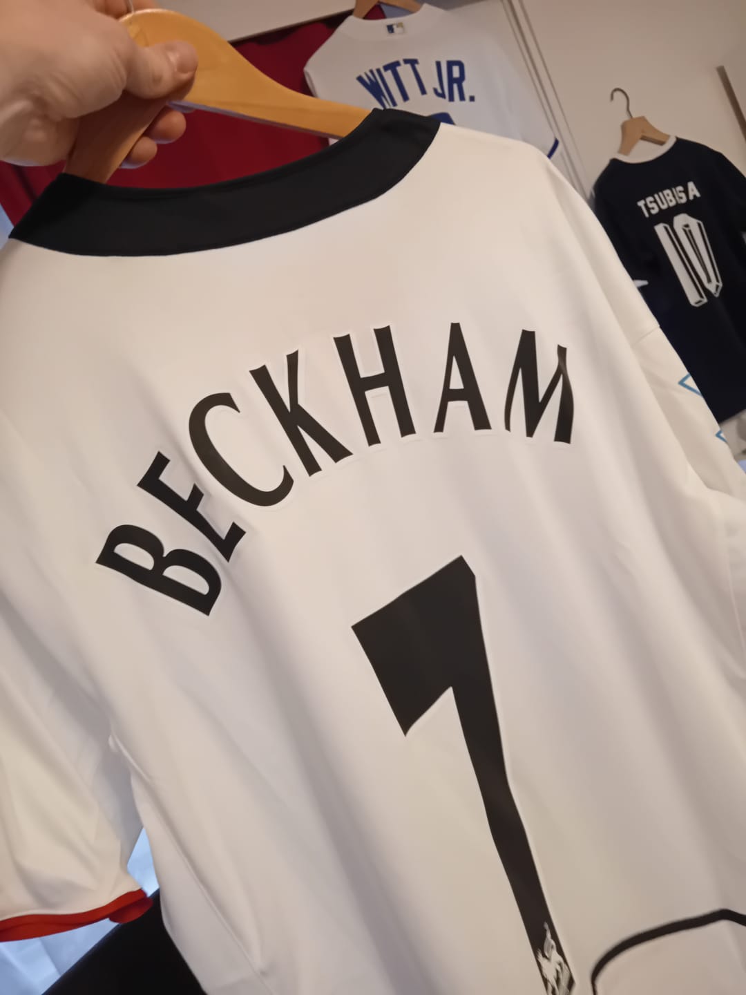 Customer photo review of David Beckham Manchester United White Retro Jersey