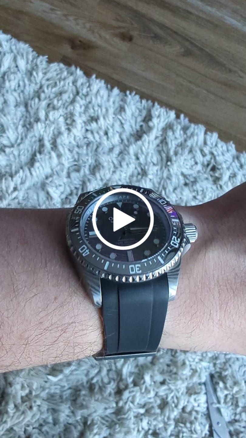 Customer video review of Oceaneva Mens Deep Marine Explorer II Damascus Steel Dial Watch Rubber