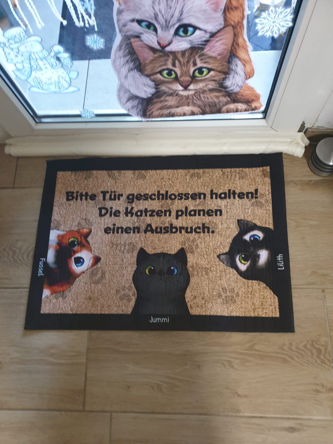 Customer photo review of Katzen planen einen Ausbruch - Individuelle Fußmatte