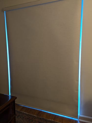 Customer photo review of SmartWings Motorized Roller Shades 100% Blackout Linen