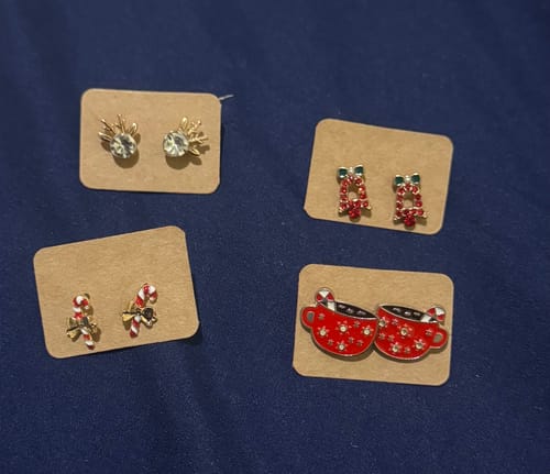Customer photo review of Aretes de clip arbolitos navideños