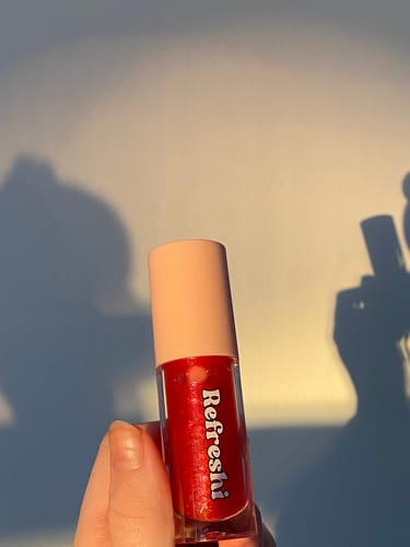 Customer photo review of Fabulous red Glitter Lip Oil